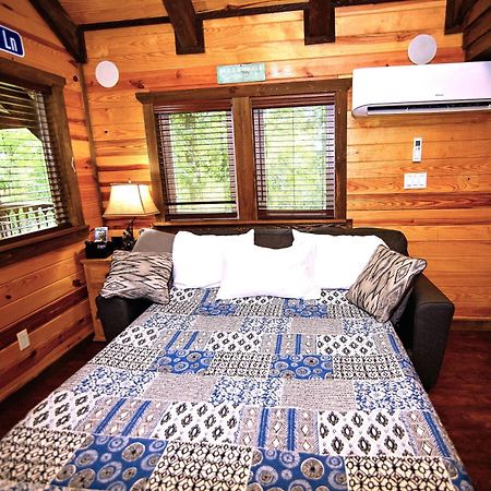 The Codex - Parker Creek Bend Cabins Мурфрисборо Экстерьер фото